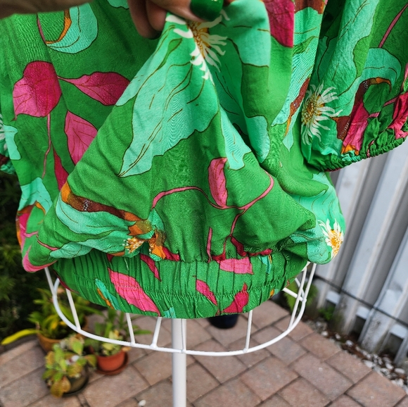 Rose +Olive Women's Button crop top, size Large, floral pattern-EUC - Picture 4 of 8